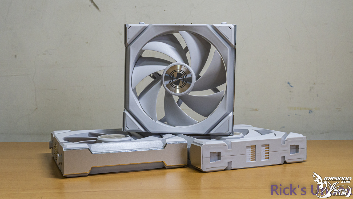 【開箱】訊號"無線化"風扇 EP.1 | LIAN LI UNI FAN SL WIRELESS 120 WHITE6093|小老婆汽機車資訊網