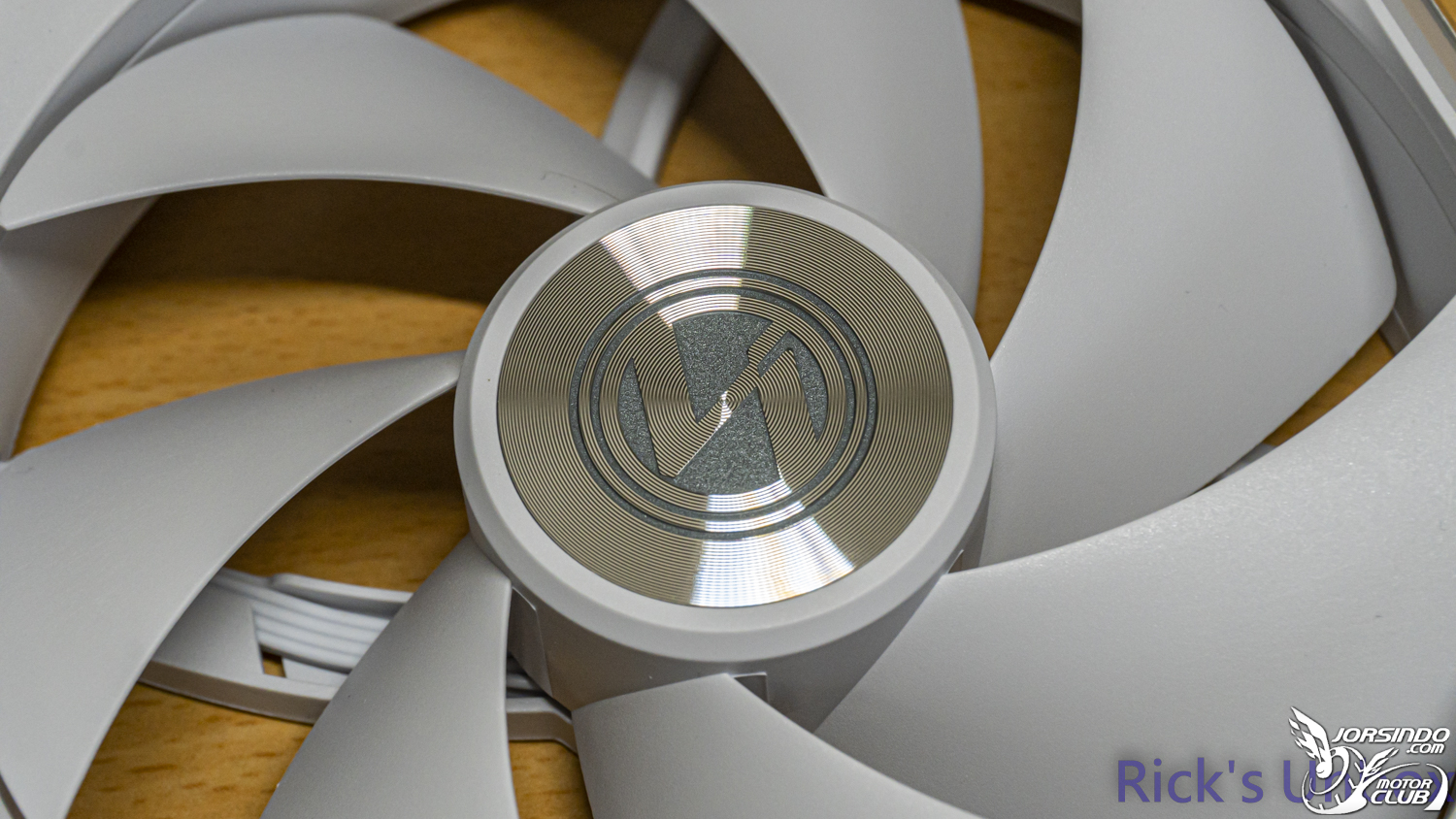 【開箱】訊號"無線化"風扇 EP.1 | LIAN LI UNI FAN SL WIRELESS 120 WHITE5479|小老婆汽機車資訊網
