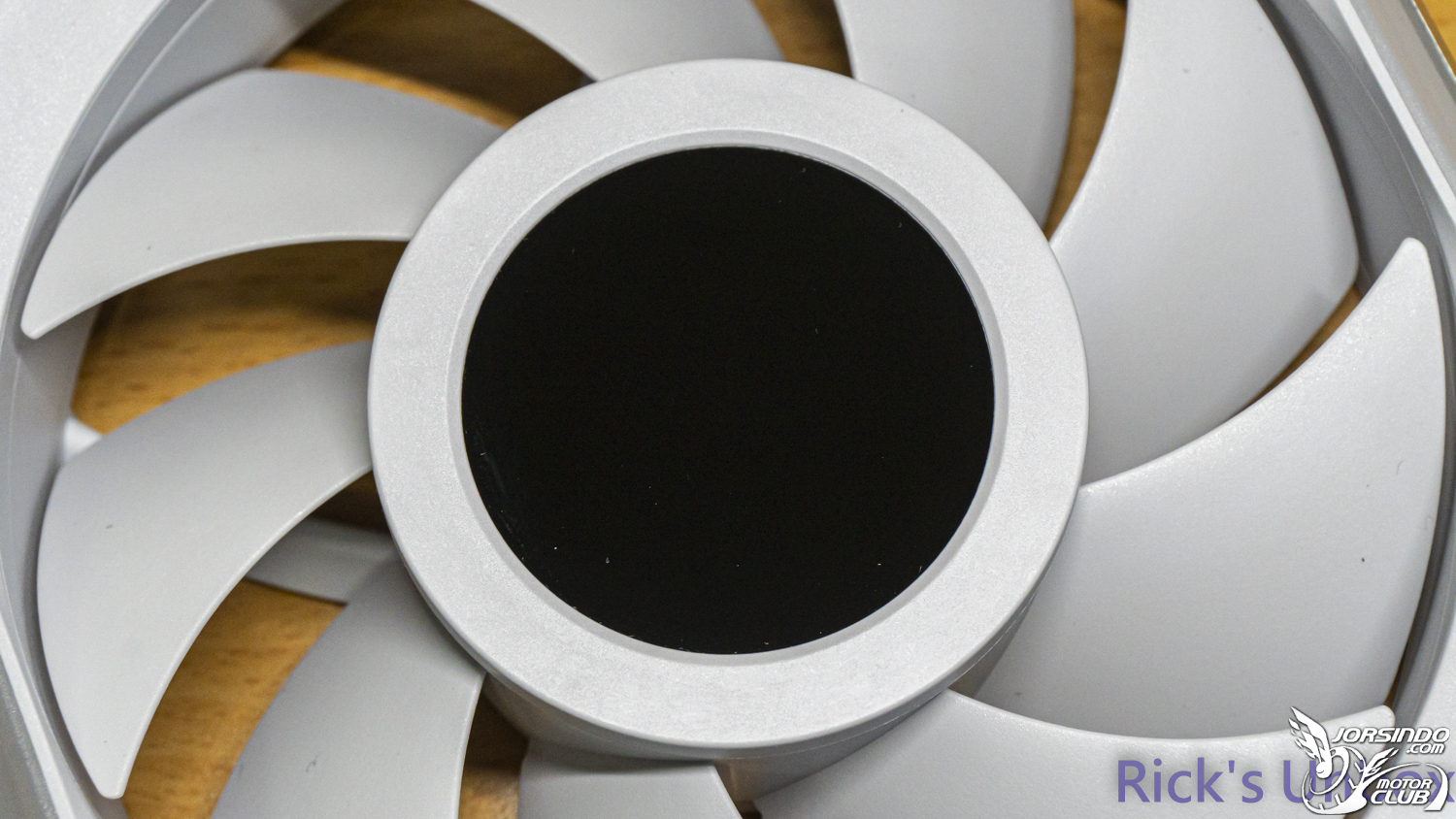 【開箱】訊號"無線化"風扇 EP.1 | LIAN LI UNI FAN SL WIRELESS 120 WHITE4624|小老婆汽機車資訊網