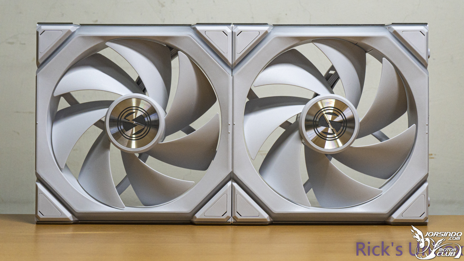 【開箱】訊號"無線化"風扇 EP.1 | LIAN LI UNI FAN SL WIRELESS 120 WHITE3685|小老婆汽機車資訊網