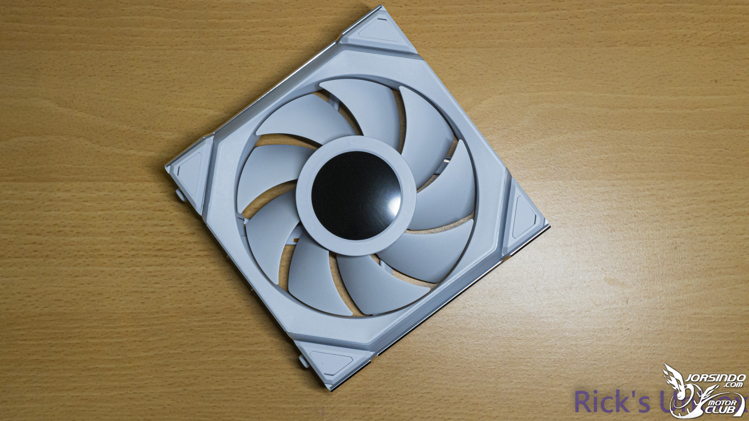 【開箱】訊號"無線化"風扇 EP.1 | LIAN LI UNI FAN SL WIRELESS 120 WHITE2163|小老婆汽機車資訊網