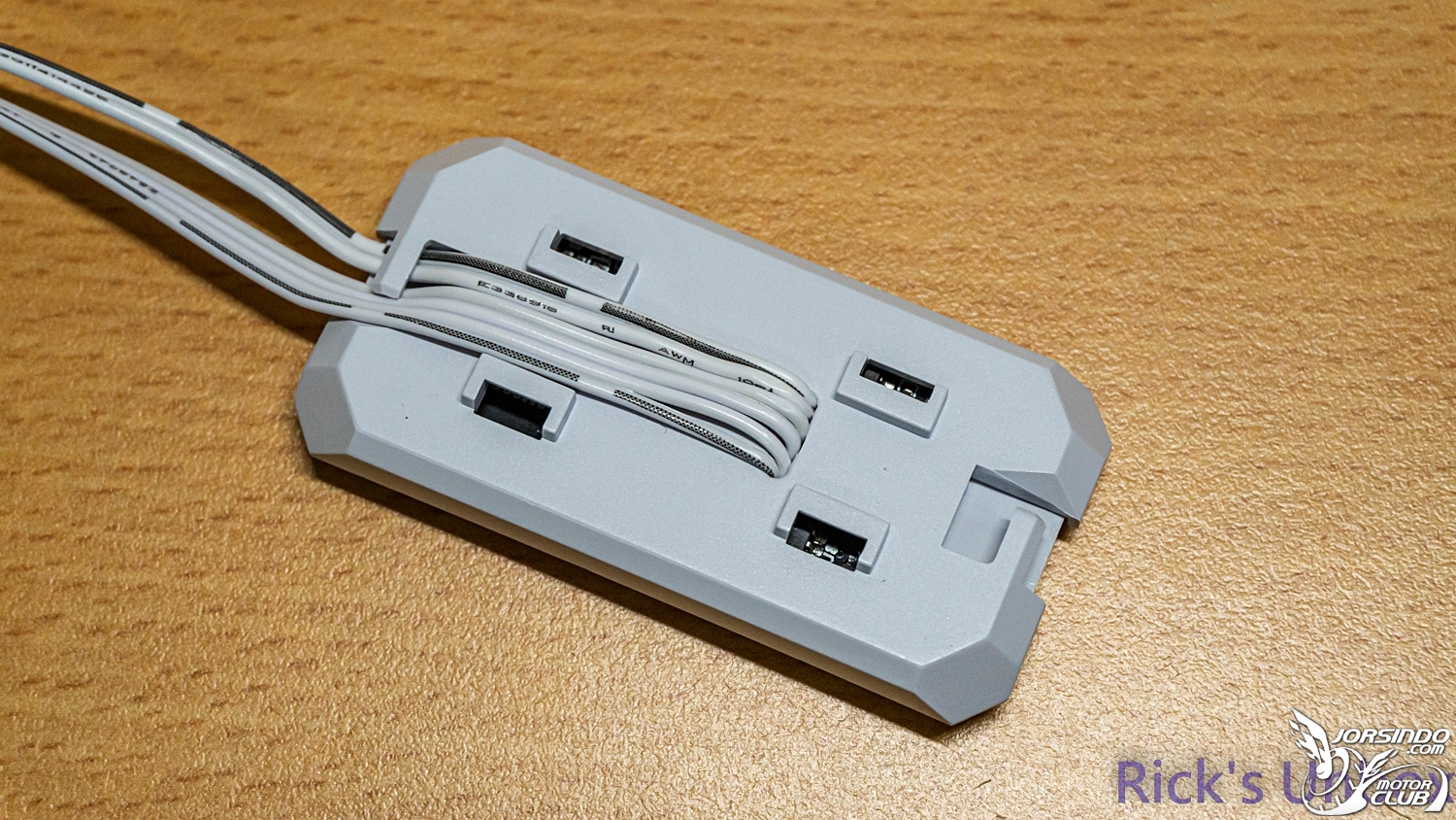 【開箱】訊號"無線化"風扇 EP.1 | LIAN LI UNI FAN SL WIRELESS 120 WHITE2381|小老婆汽機車資訊網