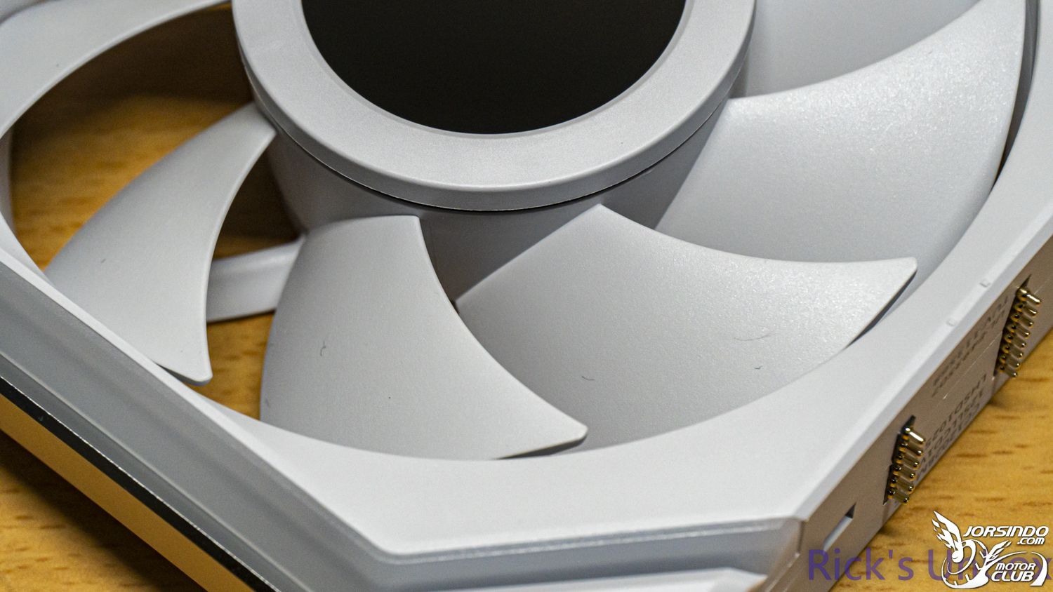 【開箱】訊號"無線化"風扇 EP.1 | LIAN LI UNI FAN SL WIRELESS 120 WHITE7736|小老婆汽機車資訊網