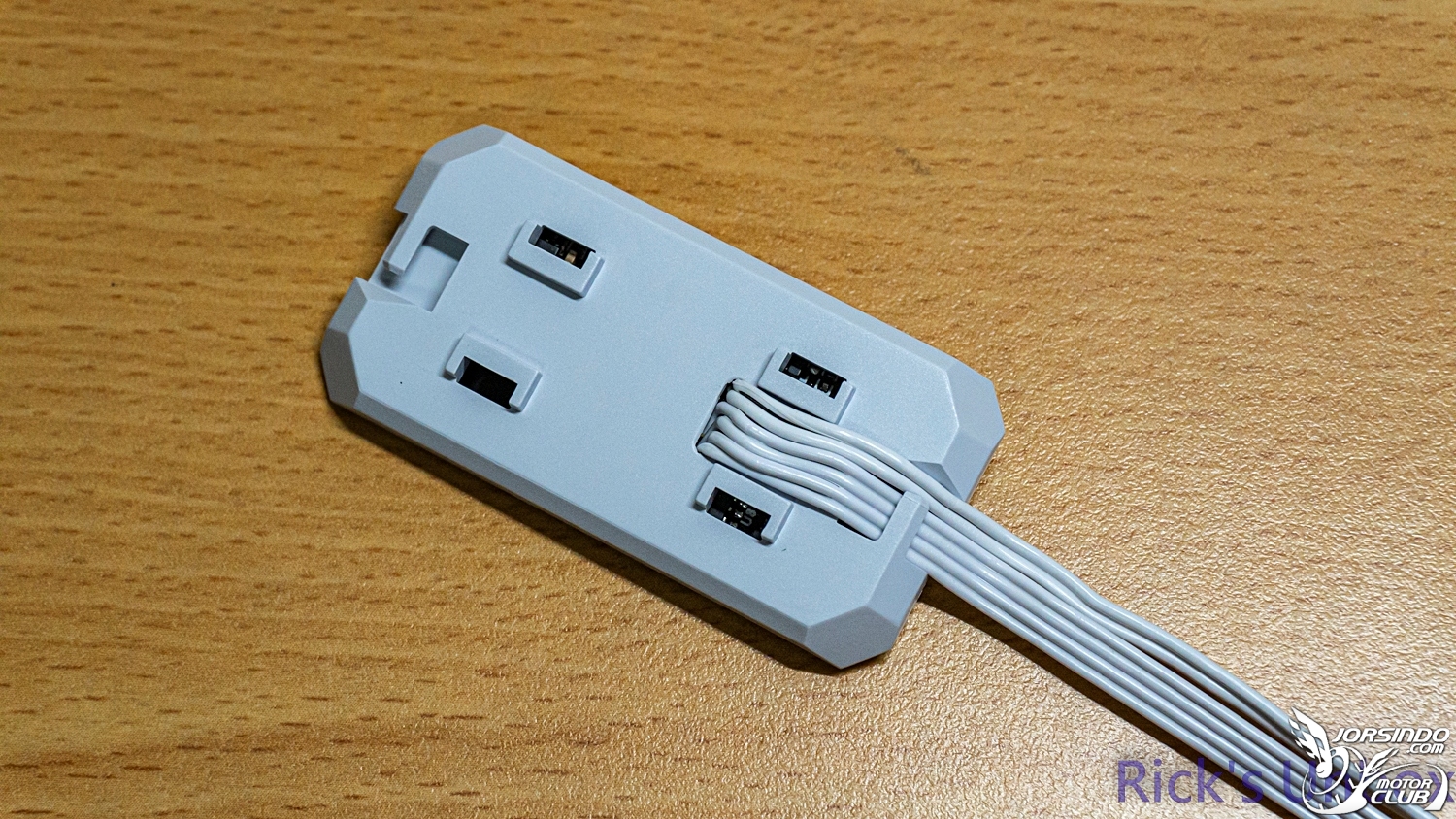 【開箱】訊號"無線化"風扇 EP.1 | LIAN LI UNI FAN SL WIRELESS 120 WHITE4164|小老婆汽機車資訊網