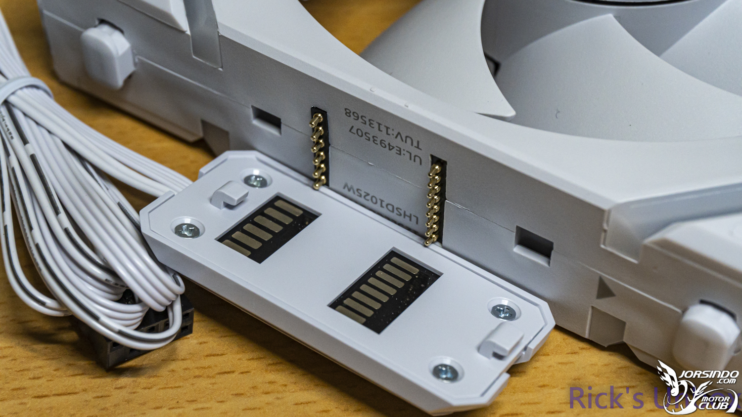 【開箱】訊號"無線化"風扇 EP.1 | LIAN LI UNI FAN SL WIRELESS 120 WHITE6885|小老婆汽機車資訊網