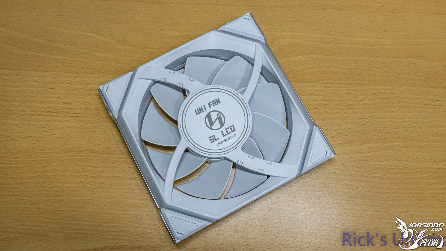 【開箱】訊號"無線化"風扇 EP.1 | LIAN LI UNI FAN SL WIRELESS 120 WHITE2406|小老婆汽機車資訊網