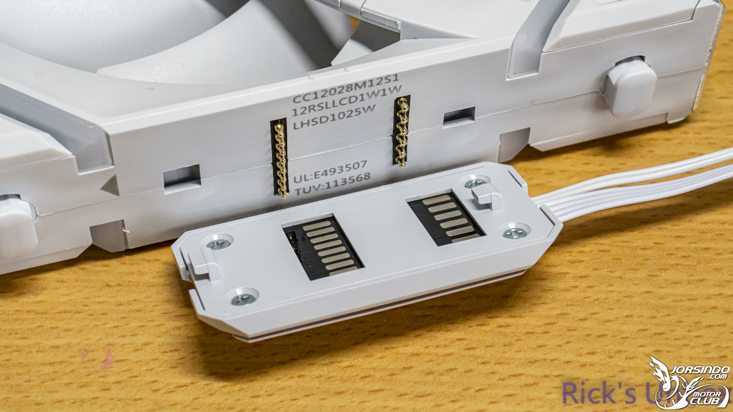 【開箱】訊號"無線化"風扇 EP.1 | LIAN LI UNI FAN SL WIRELESS 120 WHITE4393|小老婆汽機車資訊網