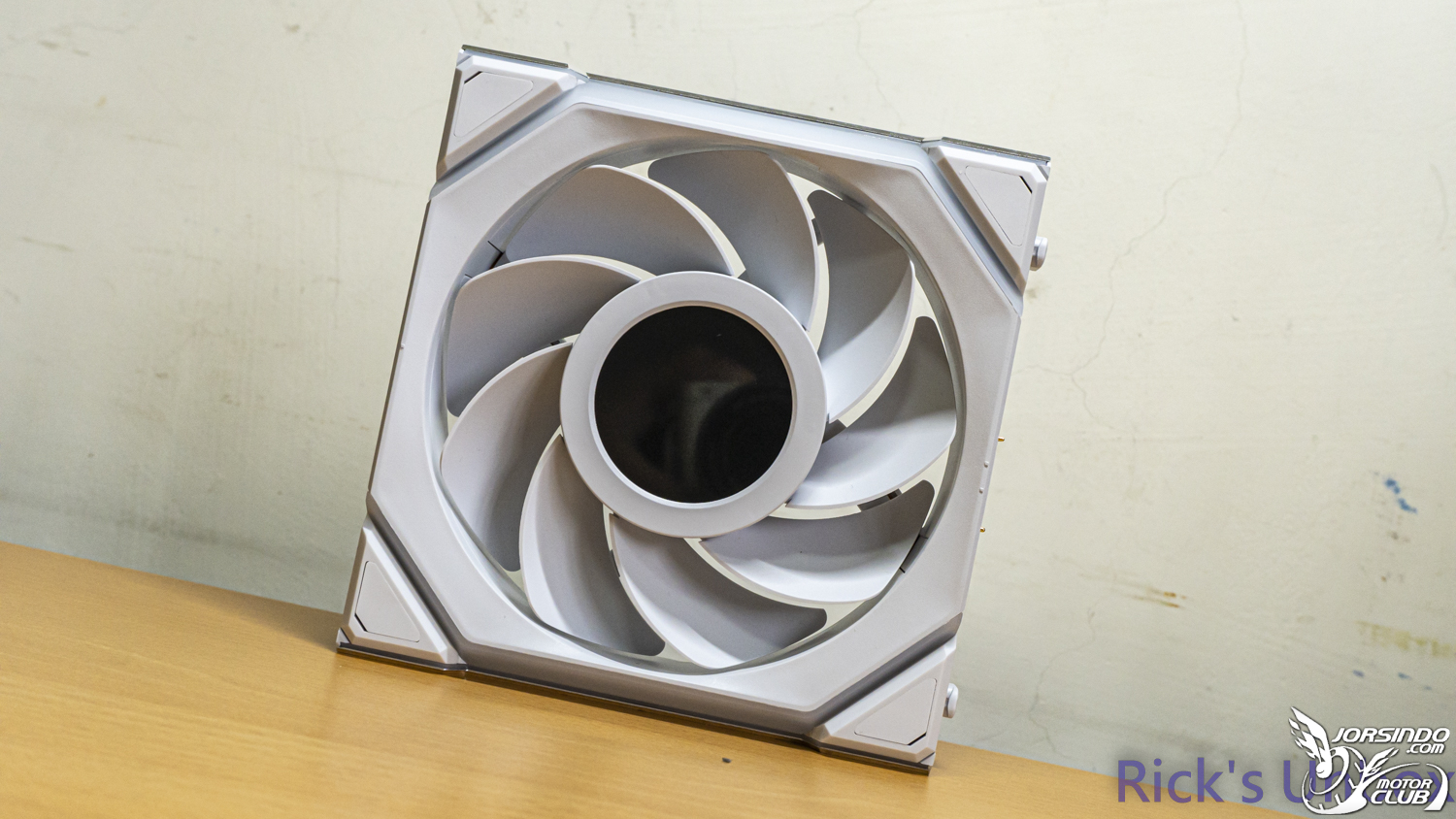 【開箱】訊號"無線化"風扇 EP.1 | LIAN LI UNI FAN SL WIRELESS 120 WHITE446|小老婆汽機車資訊網