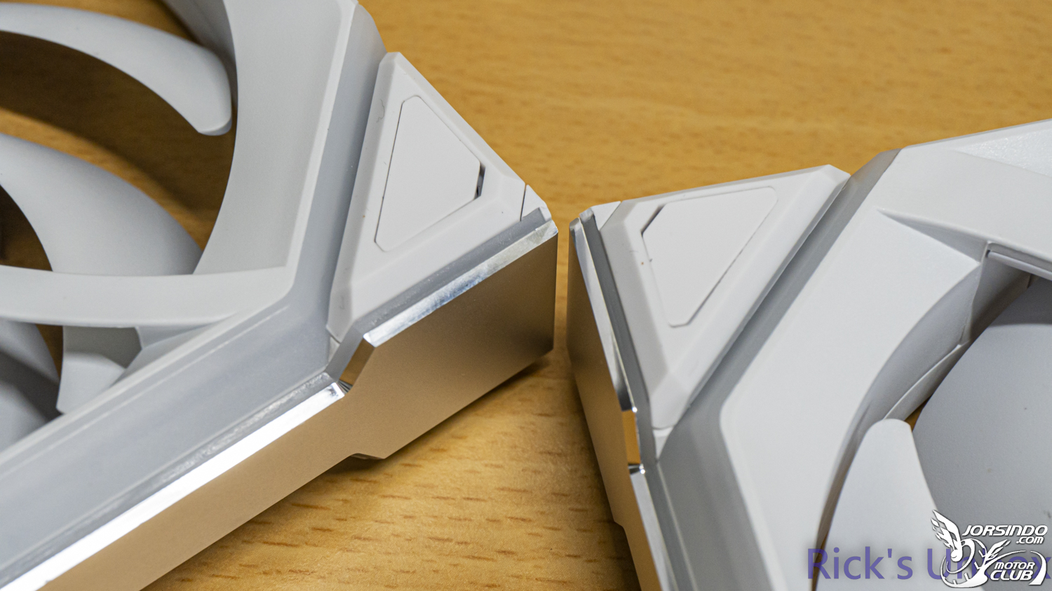 【開箱】訊號"無線化"風扇 EP.1 | LIAN LI UNI FAN SL WIRELESS 120 WHITE4464|小老婆汽機車資訊網