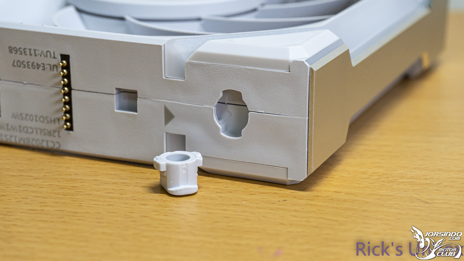 【開箱】訊號"無線化"風扇 EP.1 | LIAN LI UNI FAN SL WIRELESS 120 WHITE1085|小老婆汽機車資訊網
