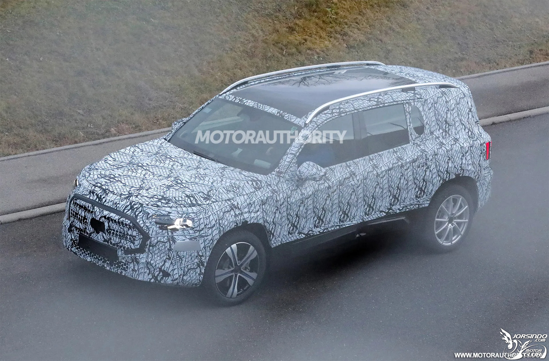 採MMA平台、預計2026年登場！Mercedes-Benz大改款GLB諜照曝光9241|小老婆汽機車資訊網