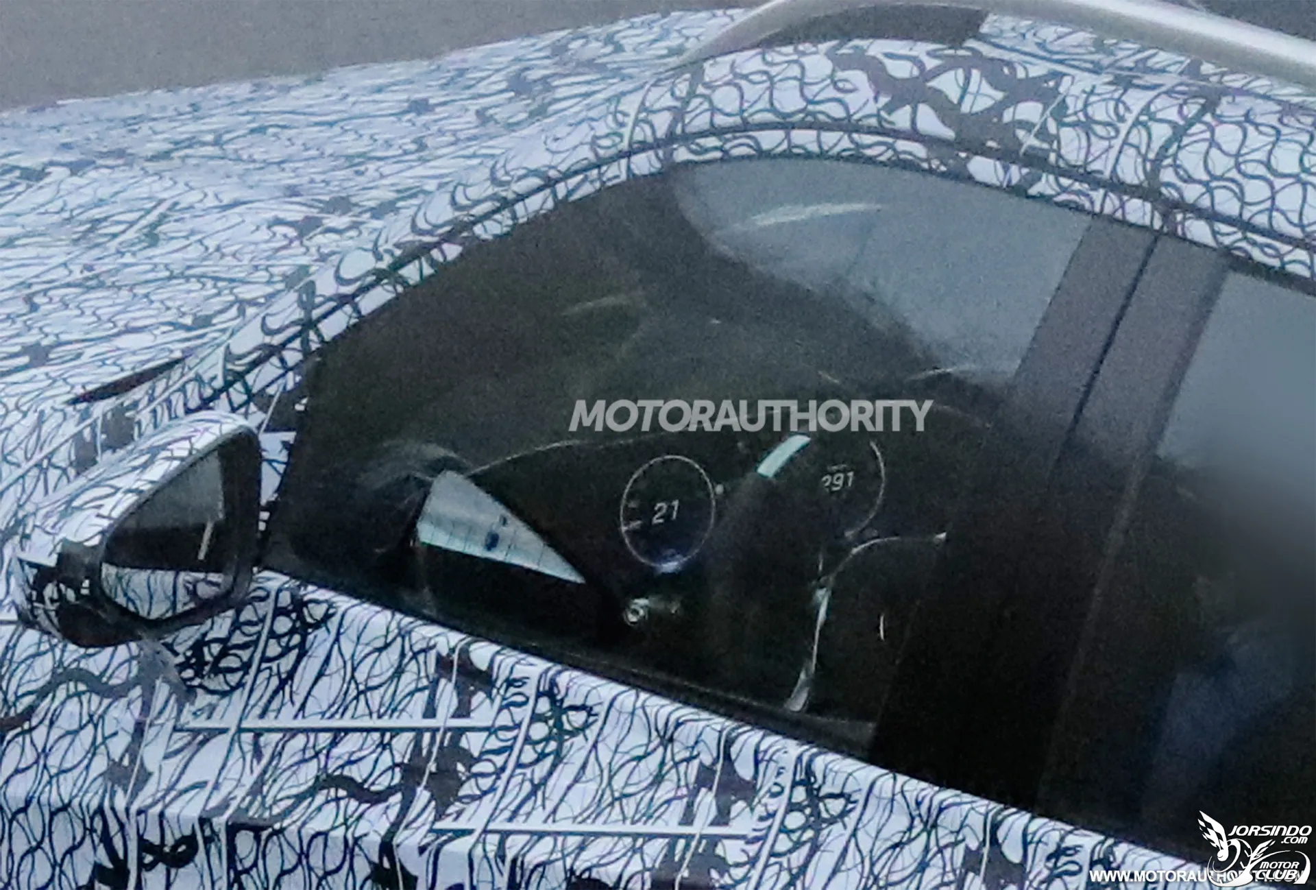 採MMA平台、預計2026年登場！Mercedes-Benz大改款GLB諜照曝光136|小老婆汽機車資訊網