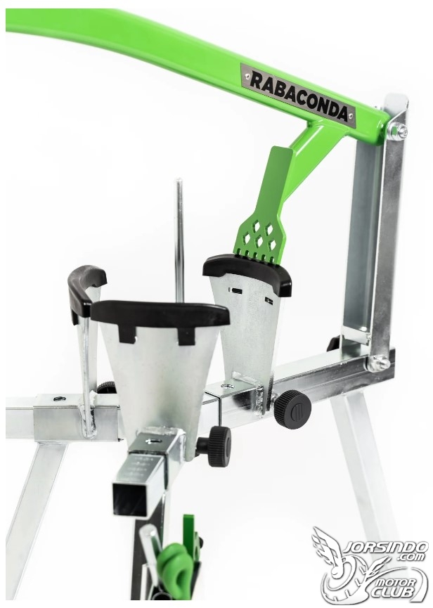 專為小型越野車設計的手動拆胎機，Rabaconda Mini Tire Changer3157|小老婆汽機車資訊網
