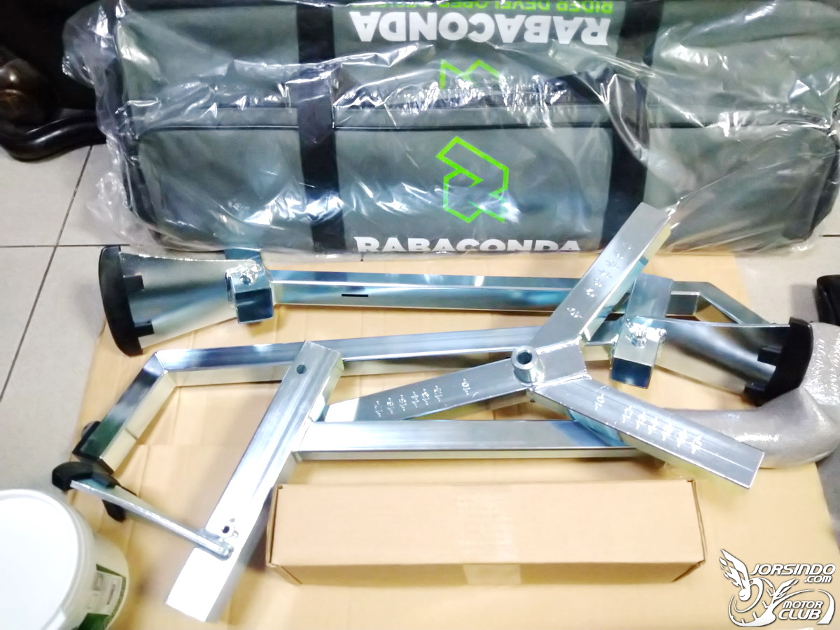 專為小型越野車設計的手動拆胎機，Rabaconda Mini Tire Changer6896|小老婆汽機車資訊網