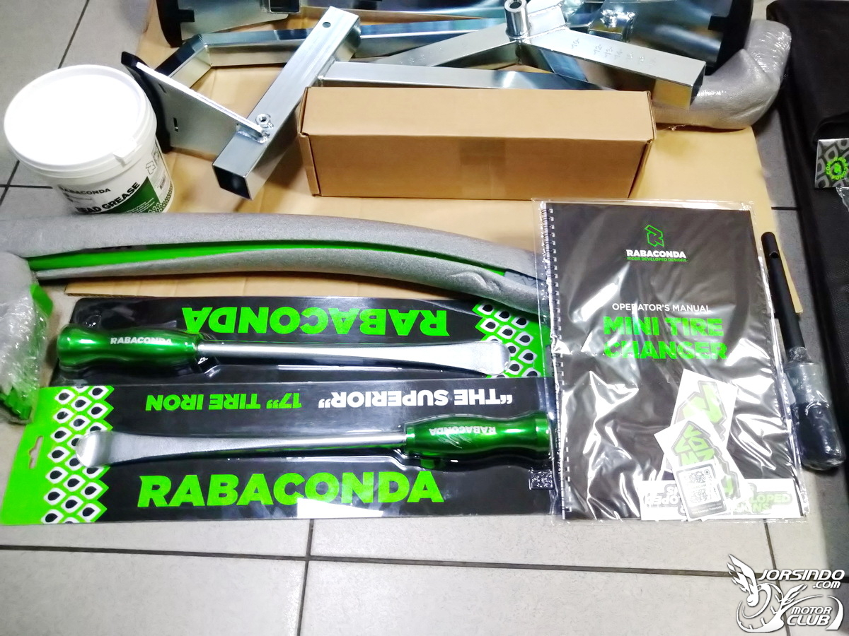 專為小型越野車設計的手動拆胎機，Rabaconda Mini Tire Changer1352|小老婆汽機車資訊網