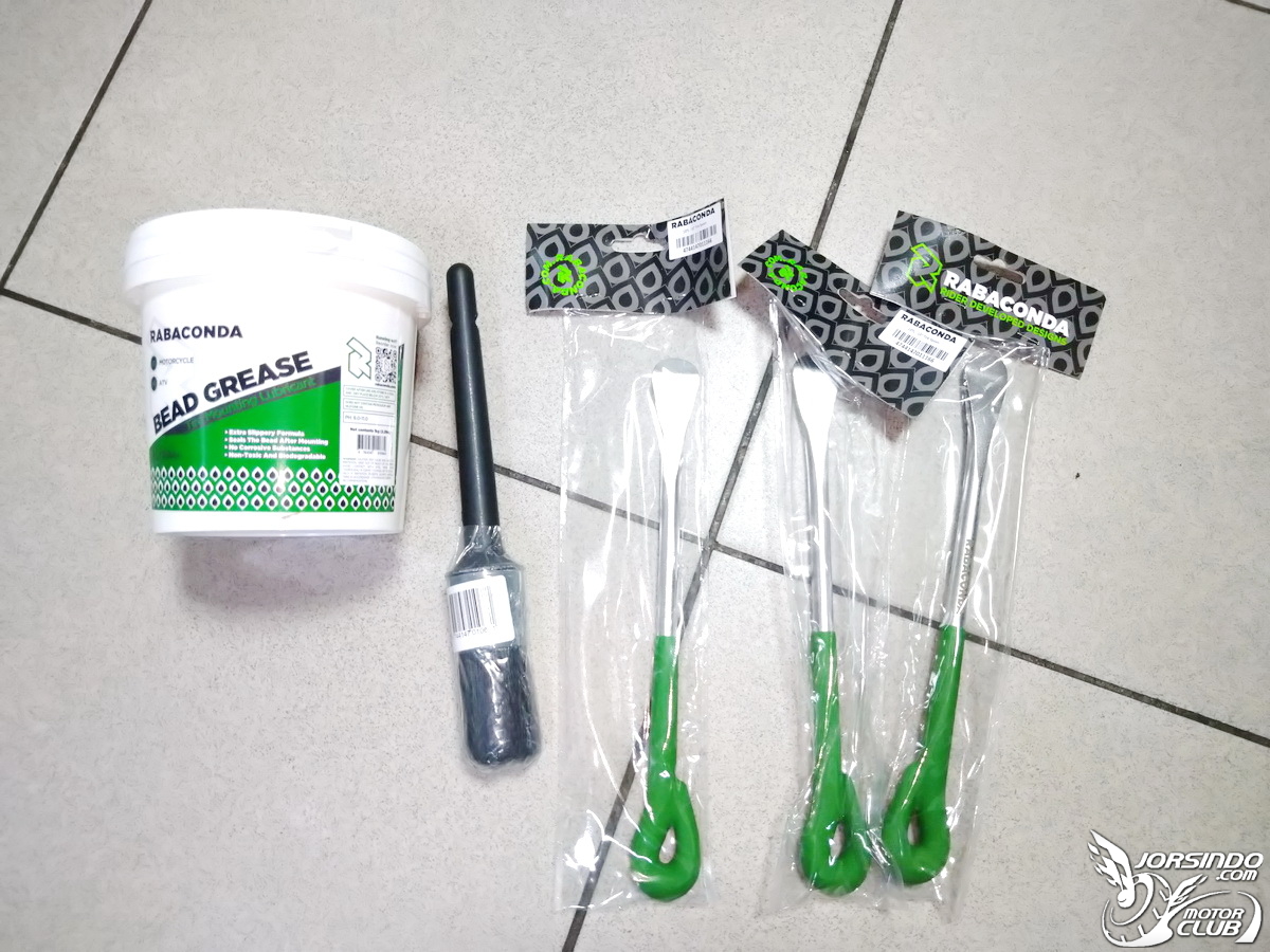 專為小型越野車設計的手動拆胎機，Rabaconda Mini Tire Changer6061|小老婆汽機車資訊網