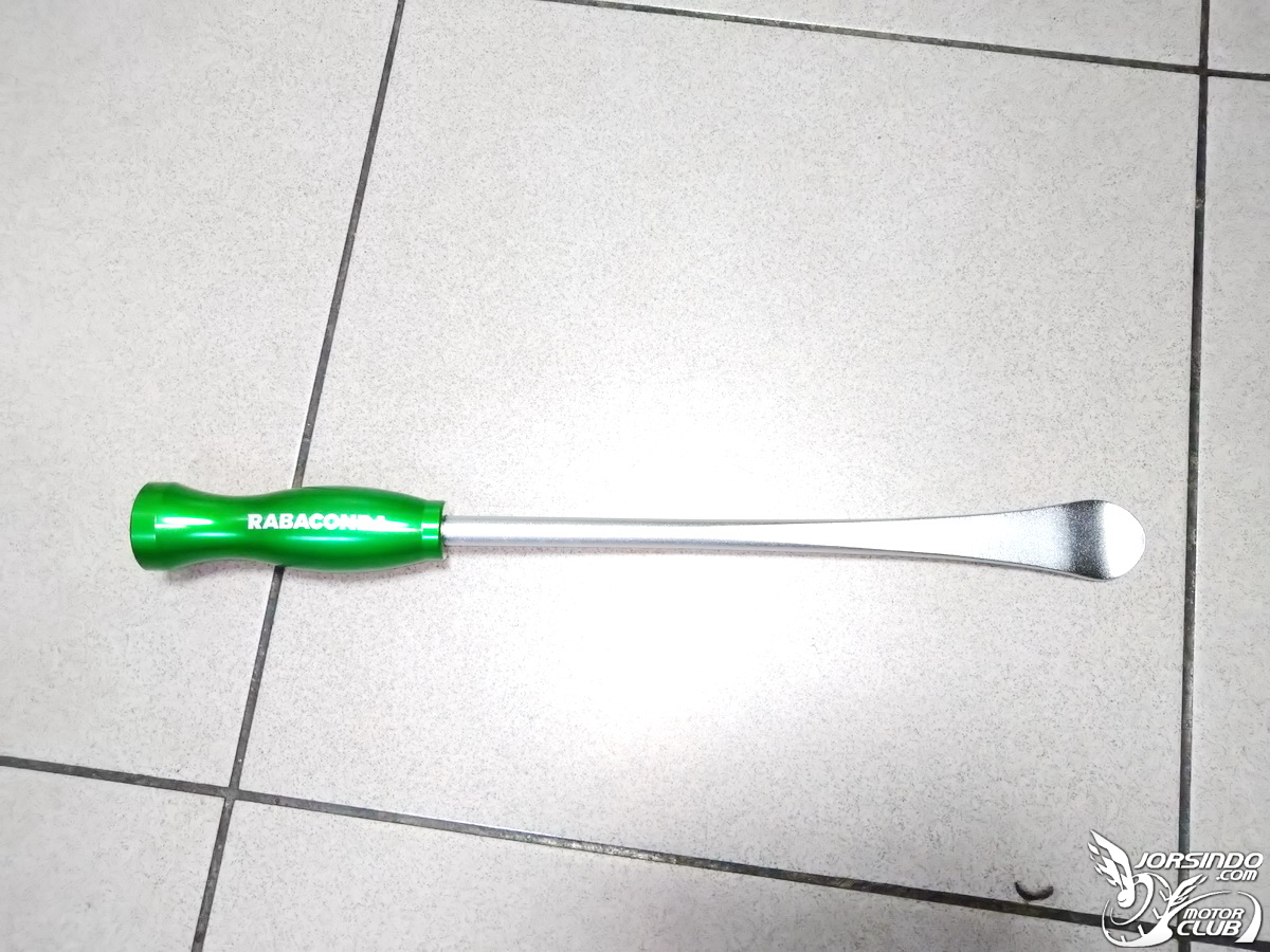 專為小型越野車設計的手動拆胎機，Rabaconda Mini Tire Changer9227|小老婆汽機車資訊網