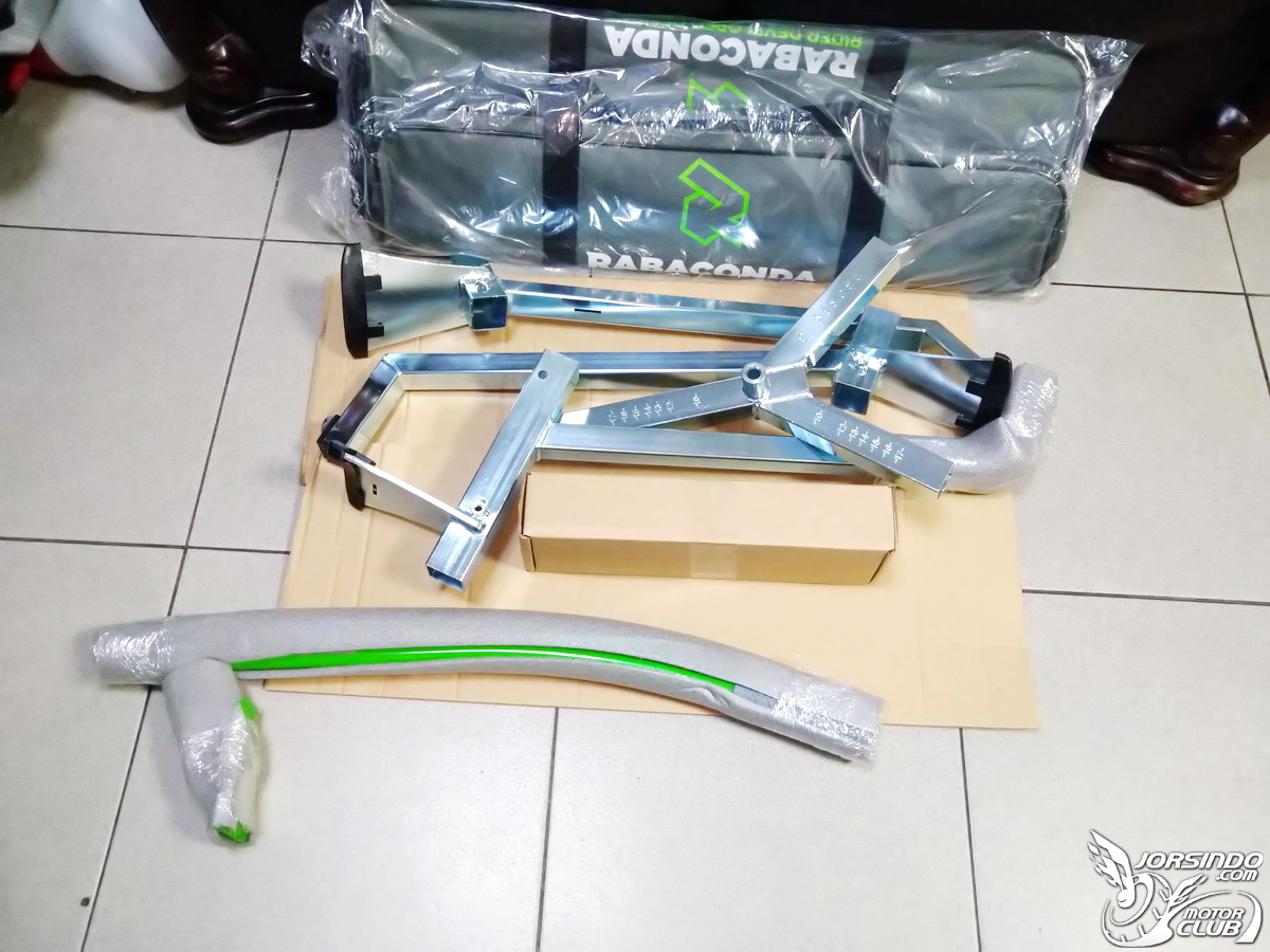專為小型越野車設計的手動拆胎機，Rabaconda Mini Tire Changer8002|小老婆汽機車資訊網