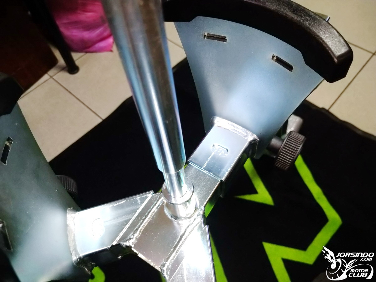 專為小型越野車設計的手動拆胎機，Rabaconda Mini Tire Changer1747|小老婆汽機車資訊網