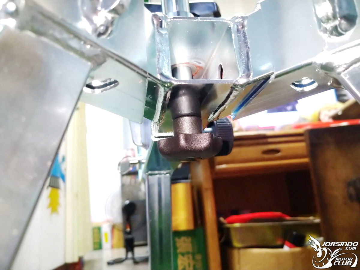 專為小型越野車設計的手動拆胎機，Rabaconda Mini Tire Changer8110|小老婆汽機車資訊網