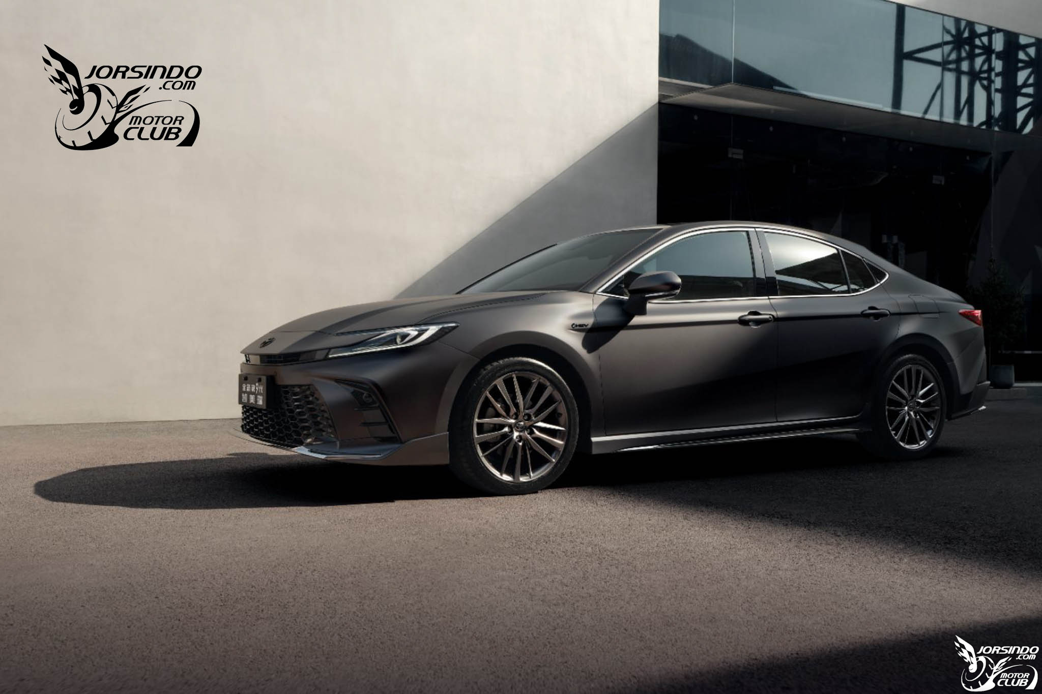 消光灰跑格扮相！廣汽豐田推Toyota Camry光輝版特仕車9904|小老婆汽機車資訊網
