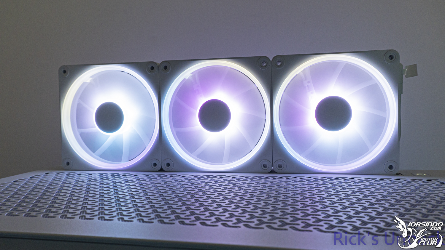 【開箱】iCUE LiNK新燈效風扇 | CORSAIR iCUE LiNK LX120 RGB WHITE FANS1808|小老婆汽機車資訊網