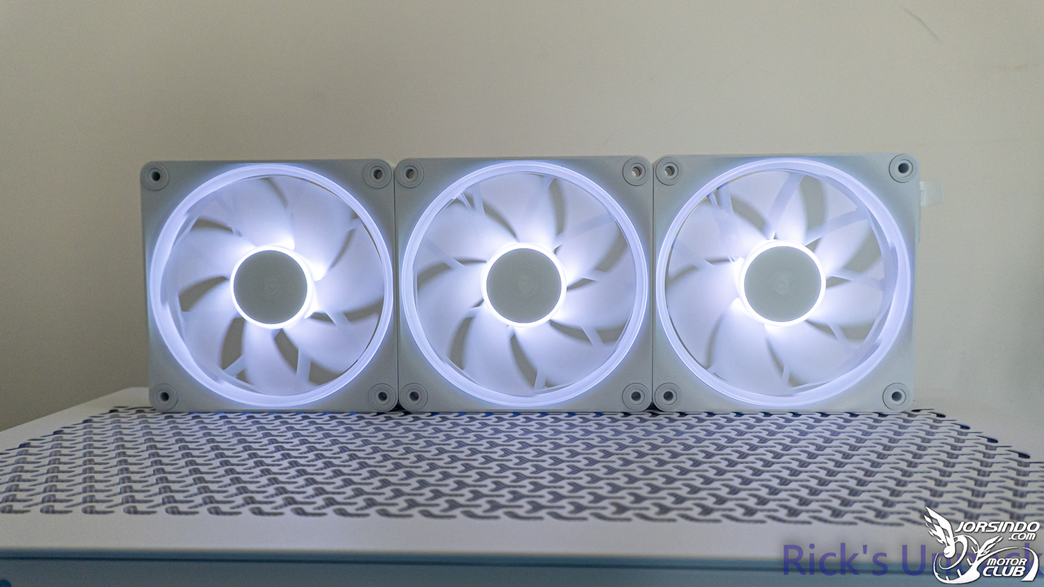 【開箱】iCUE LiNK新燈效風扇 | CORSAIR iCUE LiNK LX120 RGB WHITE FANS4063|小老婆汽機車資訊網