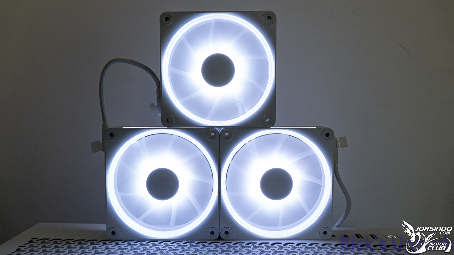 【開箱】iCUE LiNK新燈效風扇 | CORSAIR iCUE LiNK LX120 RGB WHITE FANS352|小老婆汽機車資訊網