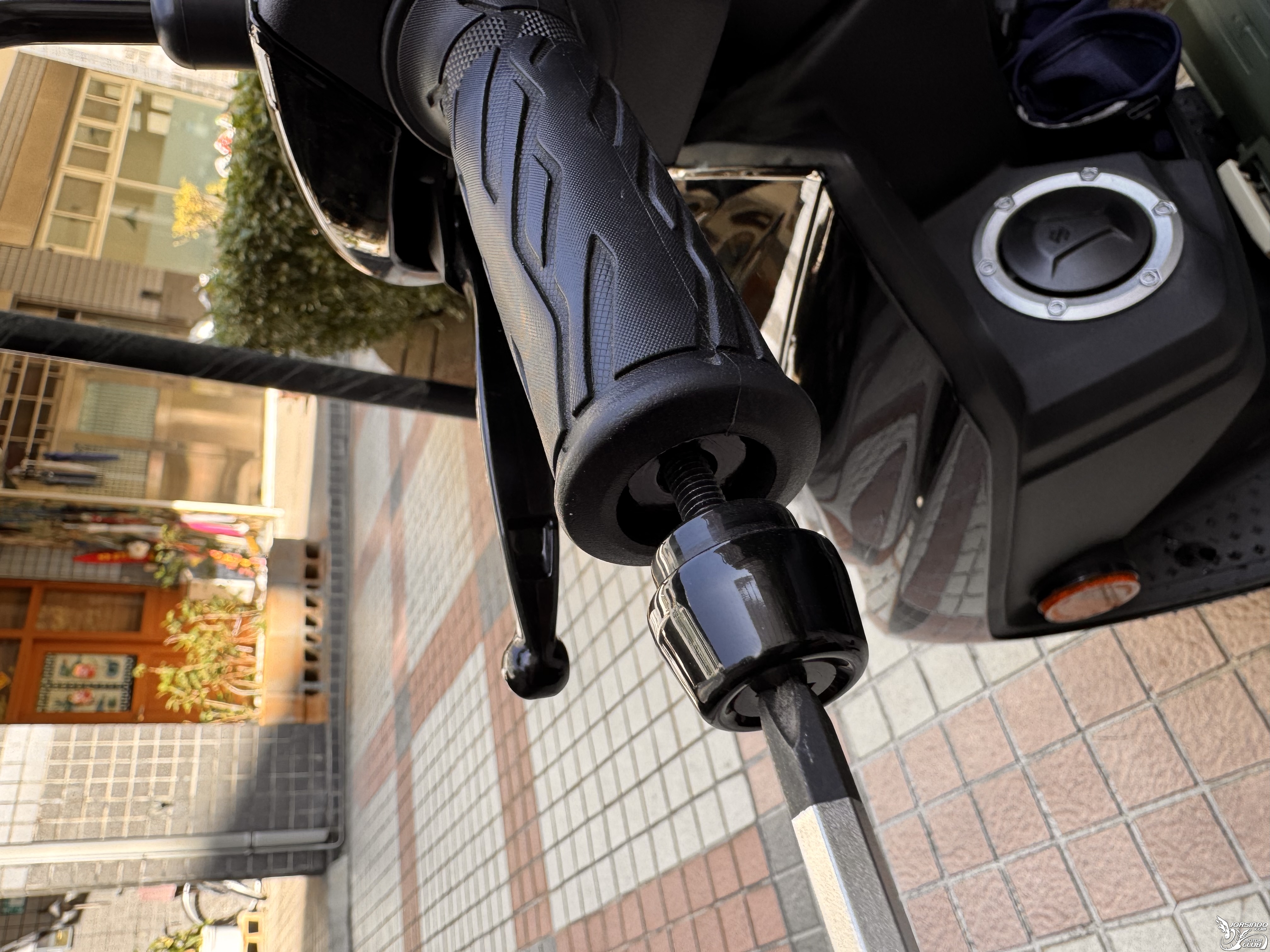 [DIY] SUZUKI Swish 冬天對策 把手護弓 (日規限定)5834|小老婆汽機車資訊網