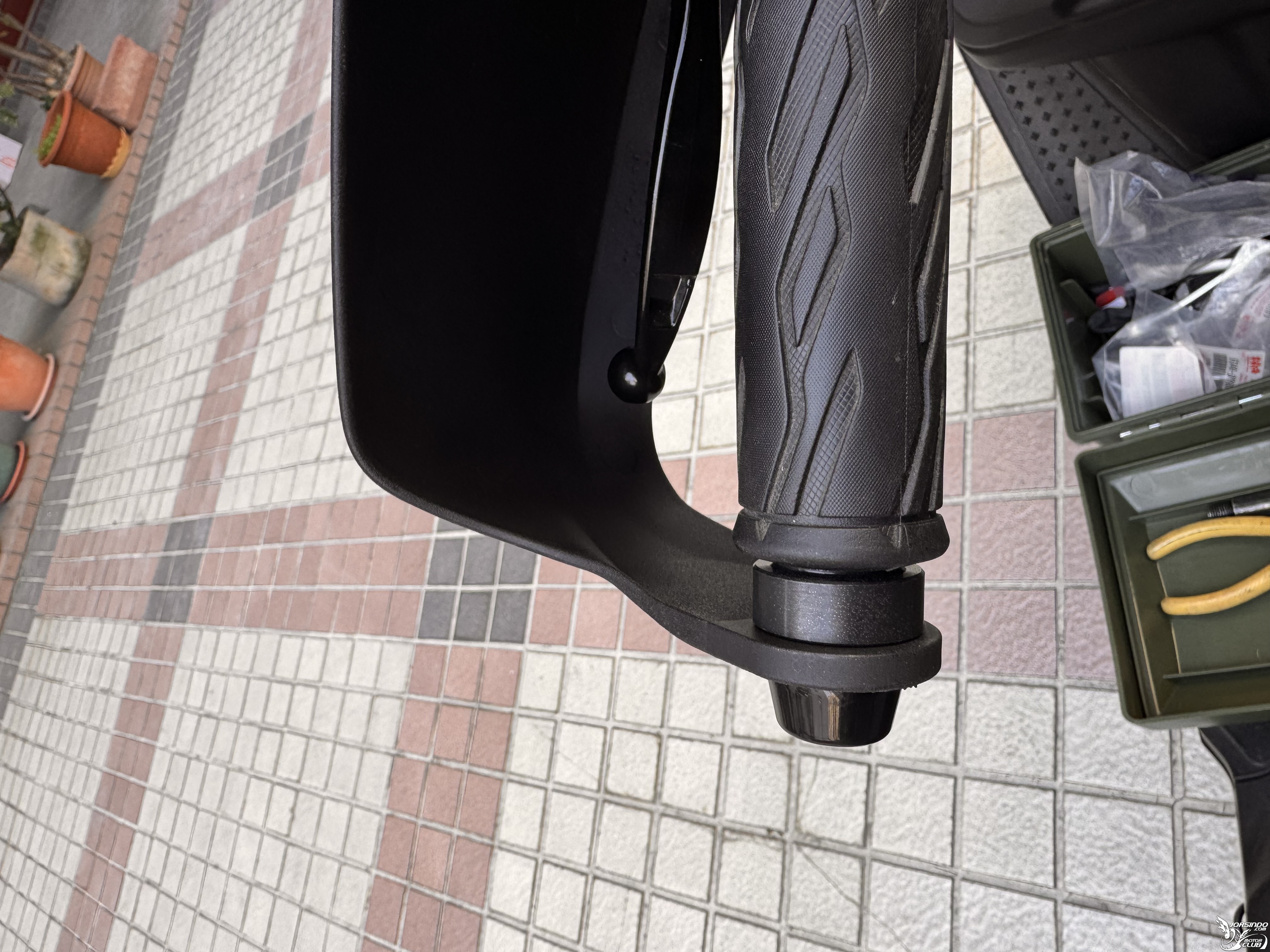 [DIY] SUZUKI Swish 冬天對策 把手護弓 (日規限定)8567|小老婆汽機車資訊網