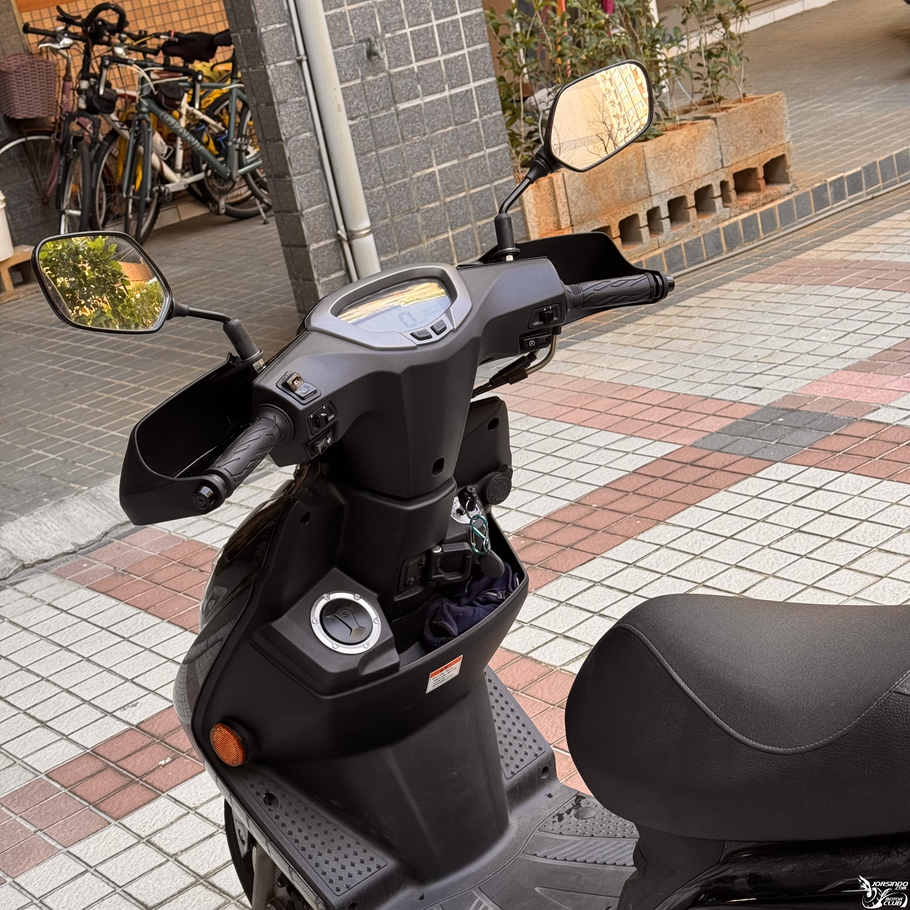 [DIY] SUZUKI Swish 冬天對策 把手護弓 (日規限定)3807|小老婆汽機車資訊網