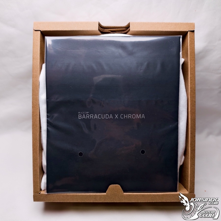 Razer Barracuda X Chroma - 炫彩燈效 環繞音效 沉浸狩獵魔物7928|小老婆汽機車資訊網