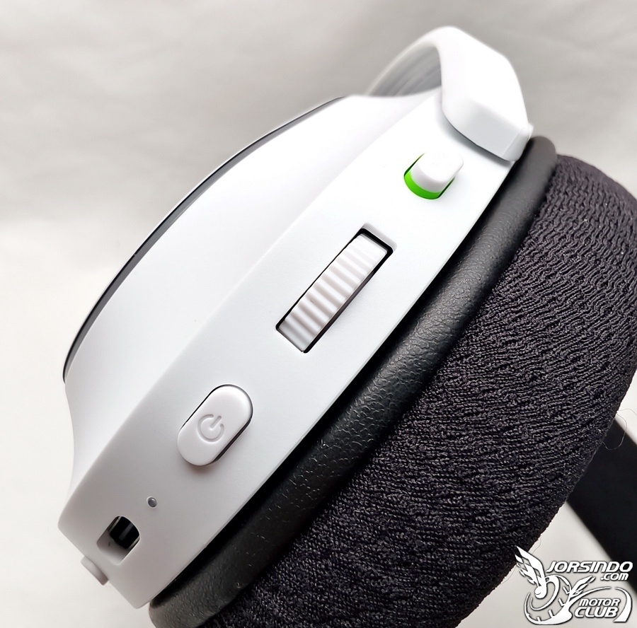 Razer Barracuda X Chroma - 炫彩燈效 環繞音效 沉浸狩獵魔物7110|小老婆汽機車資訊網
