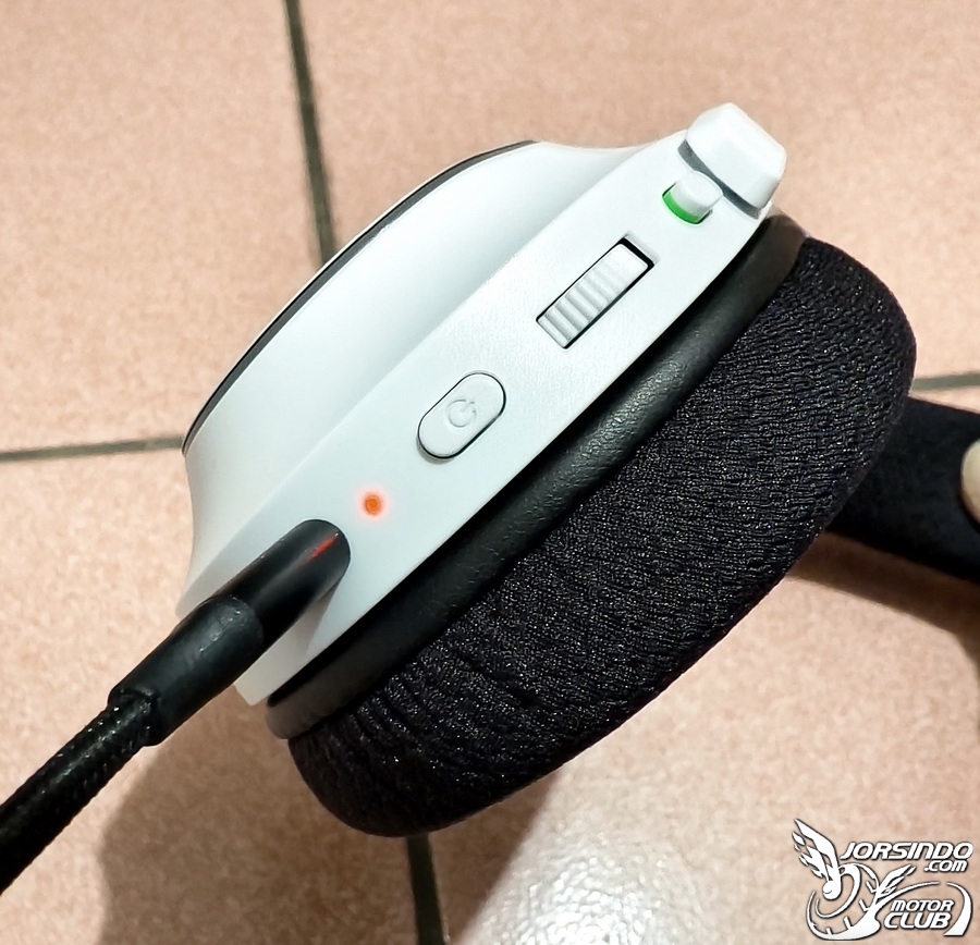 Razer Barracuda X Chroma - 炫彩燈效 環繞音效 沉浸狩獵魔物9446|小老婆汽機車資訊網