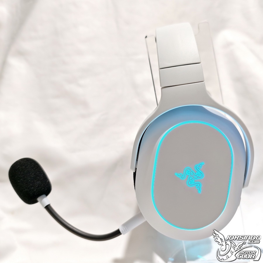 Razer Barracuda X Chroma - 炫彩燈效 環繞音效 沉浸狩獵魔物7618|小老婆汽機車資訊網