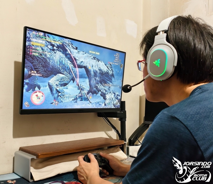 Razer Barracuda X Chroma - 炫彩燈效 環繞音效 沉浸狩獵魔物5298|小老婆汽機車資訊網