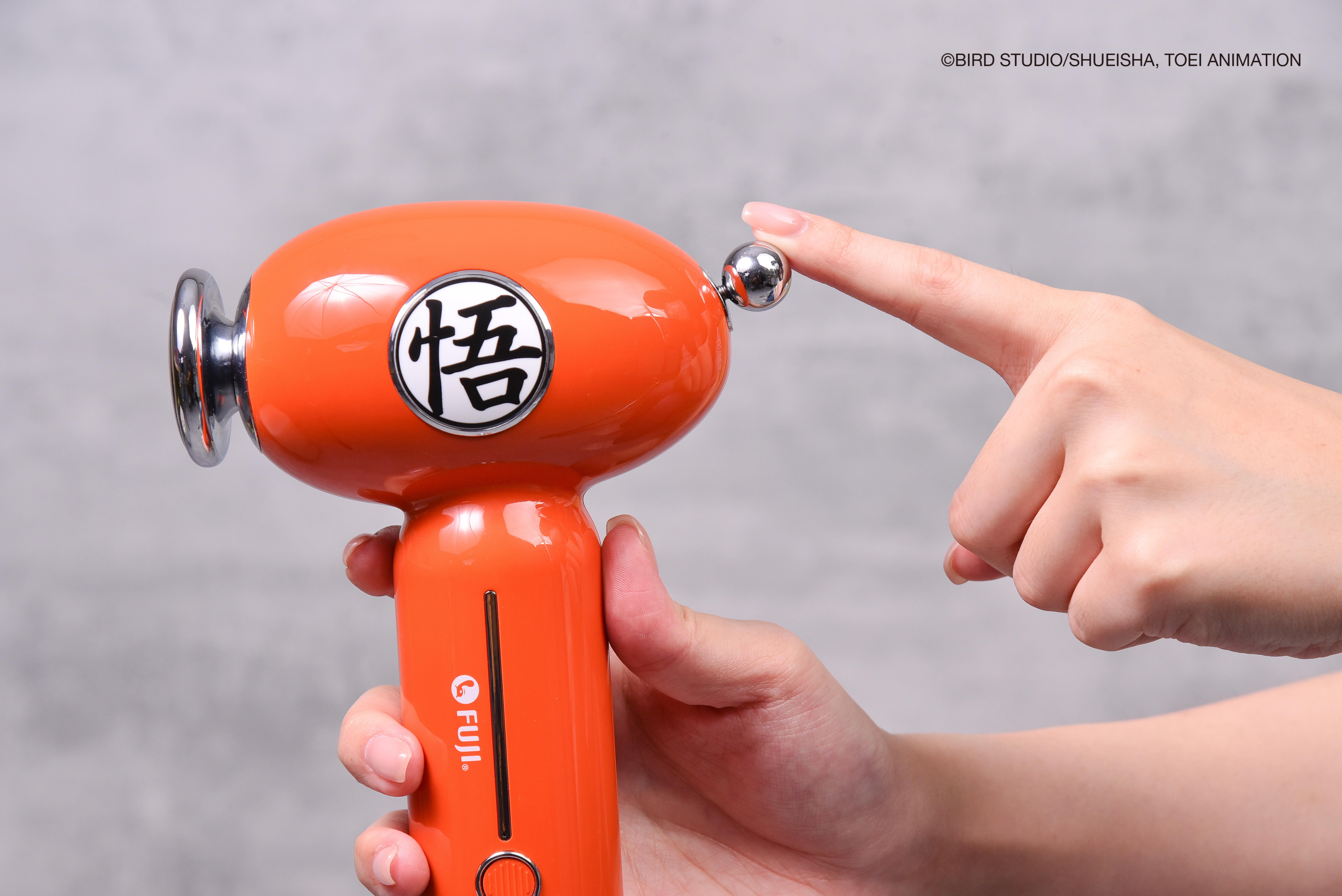 熱血必收！《七龍珠超》正版授權FUJI按摩槍&amp;溫感震波愛視力3558|小老婆汽機車資訊網