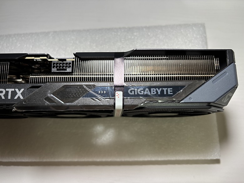 「只靠幀生成的 RTX 4070 Super Plus Max」技嘉 RTX 5070 Gaming OC 12G5479|小老婆汽機車資訊網