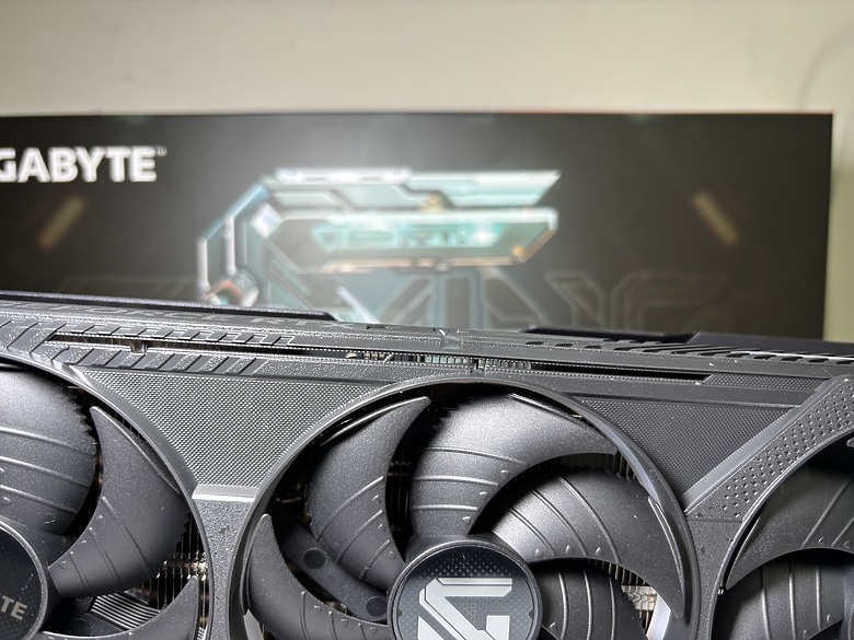 「只靠幀生成的 RTX 4070 Super Plus Max」技嘉 RTX 5070 Gaming OC 12G8001|小老婆汽機車資訊網