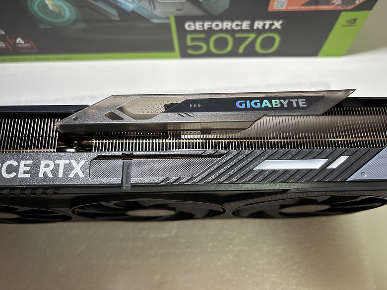 「只靠幀生成的 RTX 4070 Super Plus Max」技嘉 RTX 5070 Gaming OC 12G122|小老婆汽機車資訊網