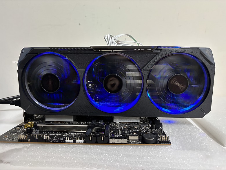 「只靠幀生成的 RTX 4070 Super Plus Max」技嘉 RTX 5070 Gaming OC 12G7288|小老婆汽機車資訊網