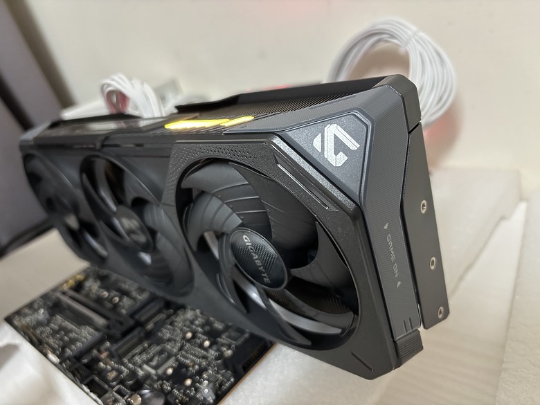 「只靠幀生成的 RTX 4070 Super Plus Max」技嘉 RTX 5070 Gaming OC 12G7292|小老婆汽機車資訊網