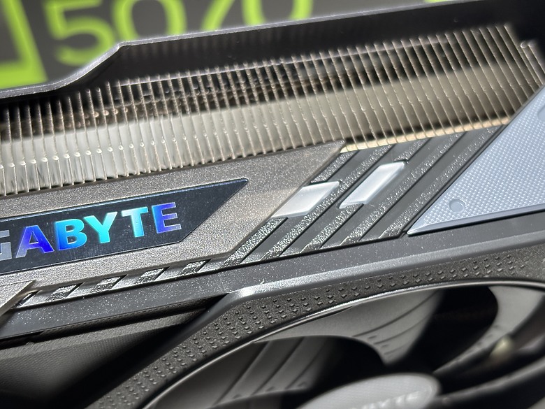 「只靠幀生成的 RTX 4070 Super Plus Max」技嘉 RTX 5070 Gaming OC 12G7916|小老婆汽機車資訊網