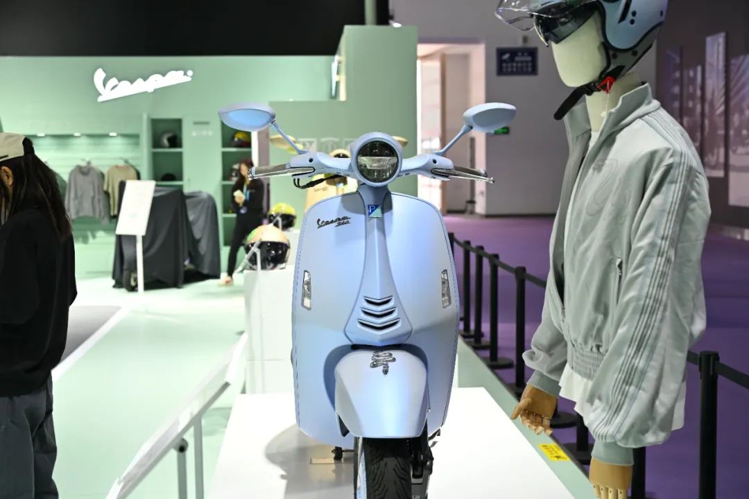[北京摩展]北京摩展丨Vespa 946蛇年纪念版，贵是真贵 做工...1918|小老婆汽機車資訊網