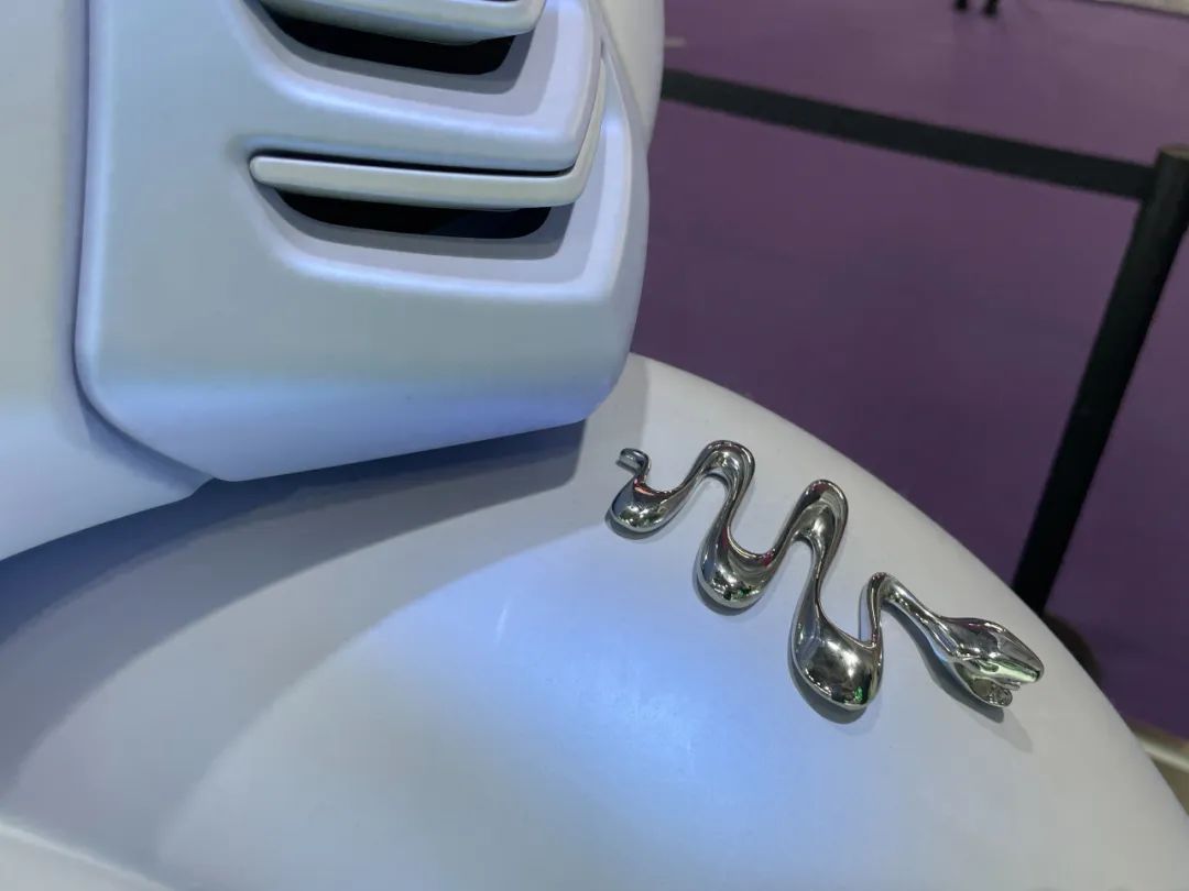 [北京摩展]北京摩展丨Vespa 946蛇年纪念版，贵是真贵 做工...6974|小老婆汽機車資訊網