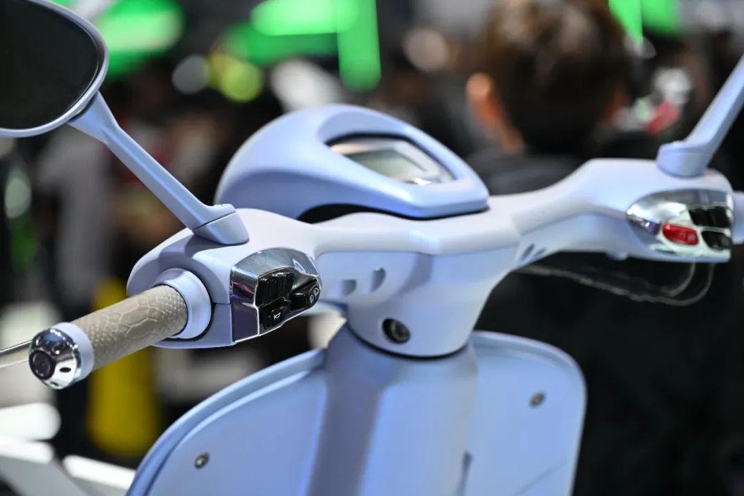 [北京摩展]北京摩展丨Vespa 946蛇年纪念版，贵是真贵 做工...3860|小老婆汽機車資訊網