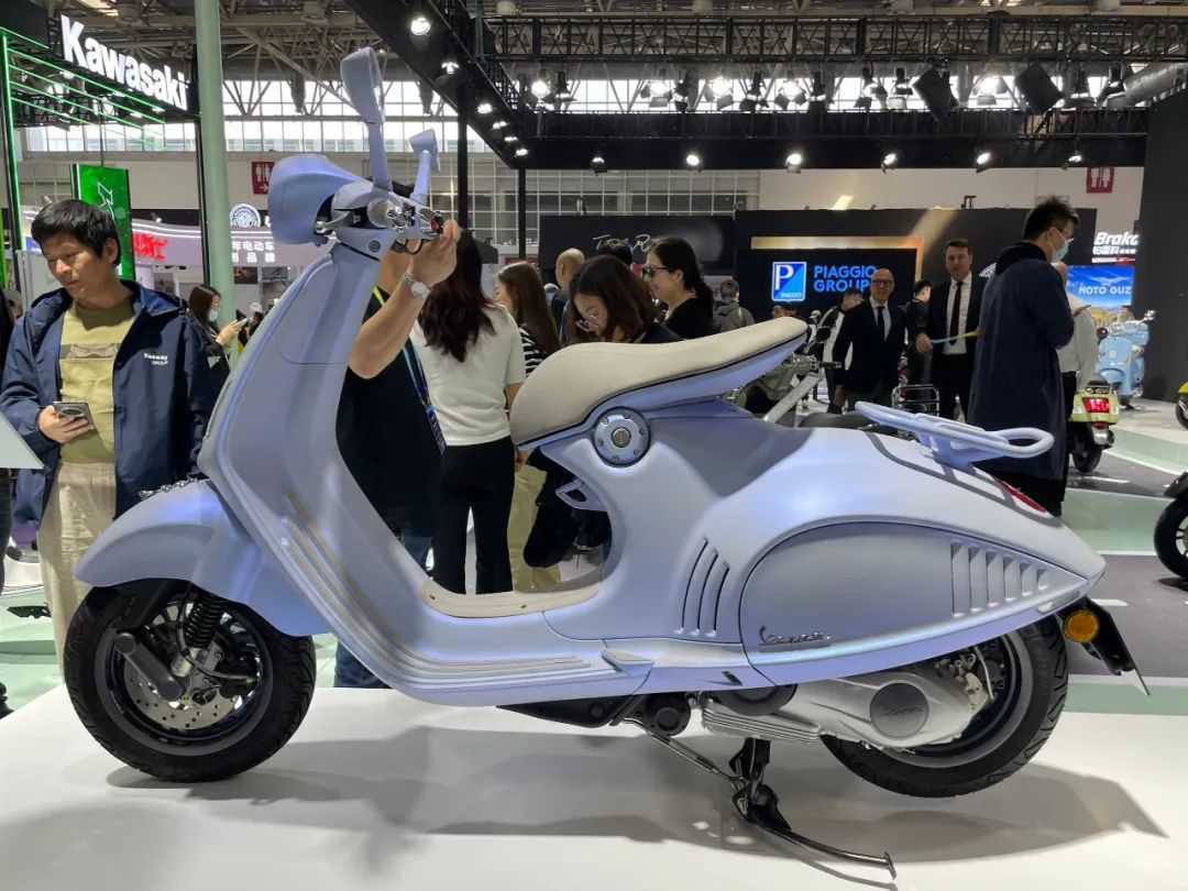 [北京摩展]北京摩展丨Vespa 946蛇年纪念版，贵是真贵 做工...8111|小老婆汽機車資訊網