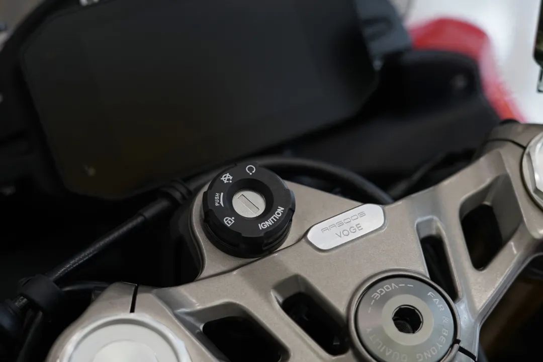 [大陆车讯]无极 RR500S 四缸仿赛又双预热，精致之外还有点...647|小老婆汽機車資訊網