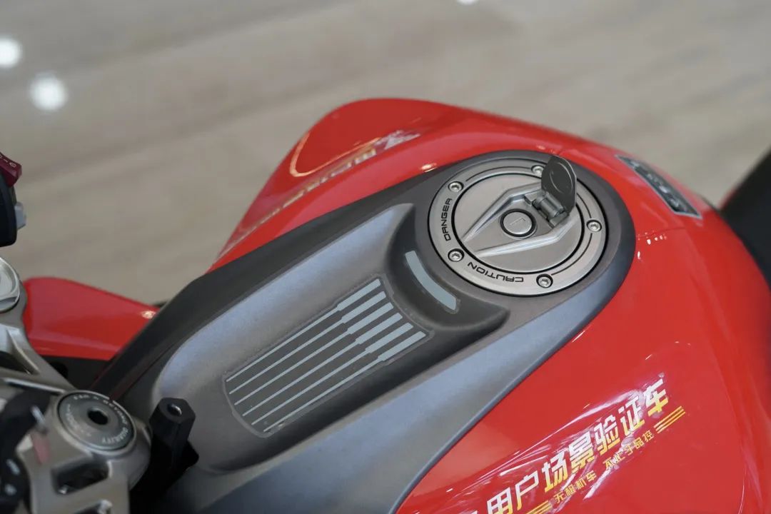 [大陆车讯]无极 RR500S 四缸仿赛又双预热，精致之外还有点...6974|小老婆汽機車資訊網