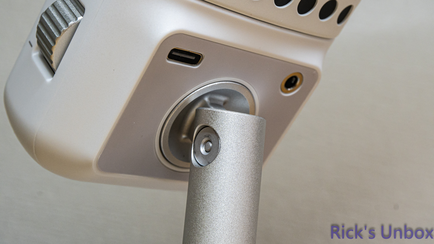 【開箱】菁英收音調教 | NZXT CAPSULE ELITE WHITE3744|小老婆汽機車資訊網